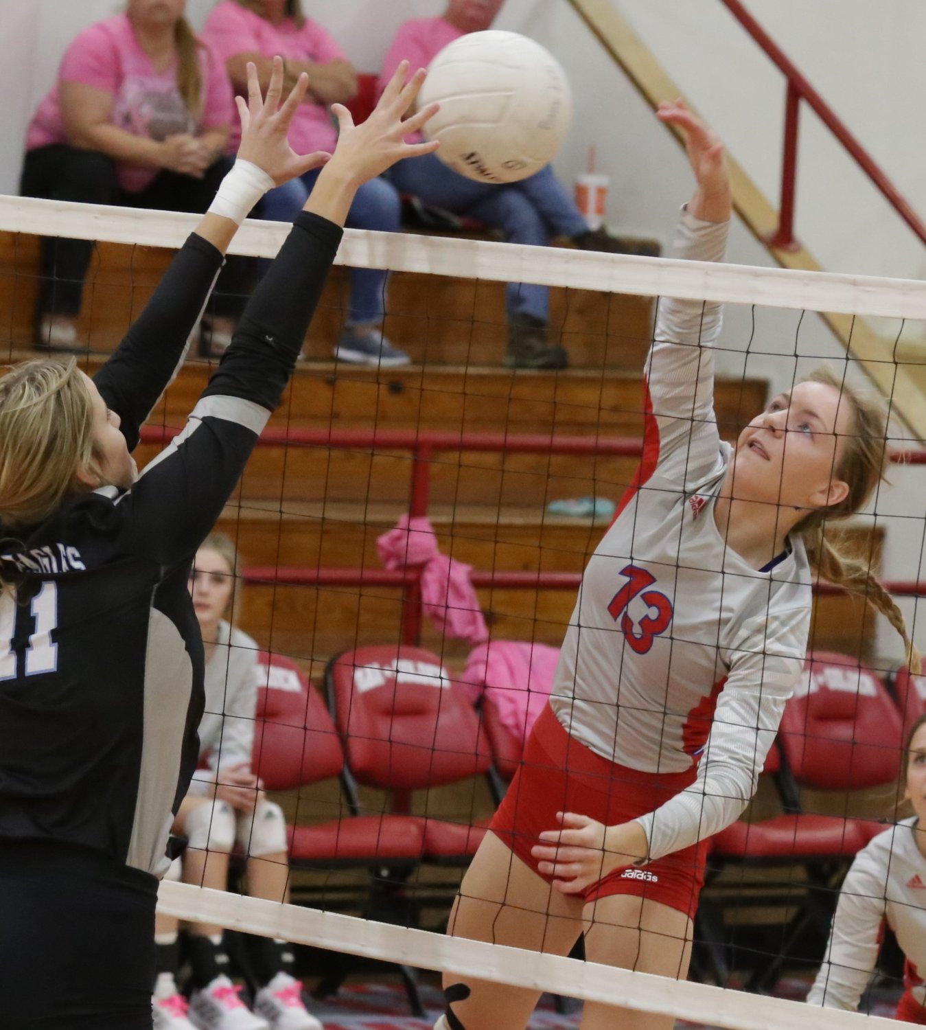 Senior Cacie Lennon led the Lady Panthers to a straight-set win over a strong Como-Pickton side.